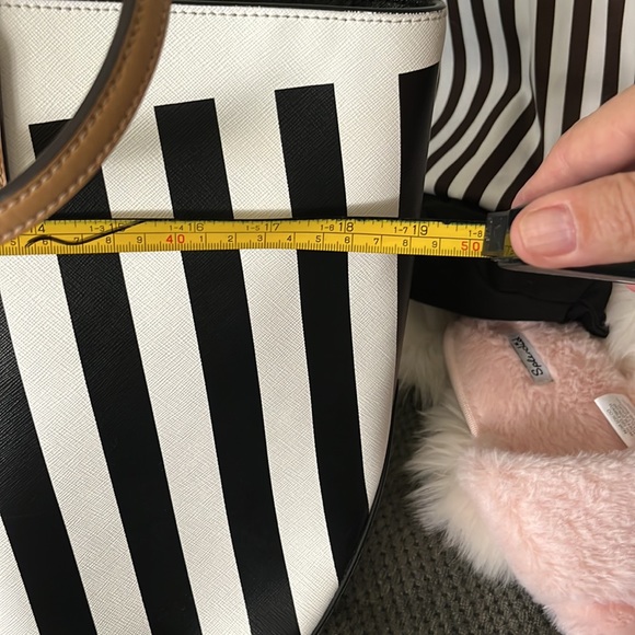 Henri Bendel gorgeous large tote brand new with tags and extra purse charm